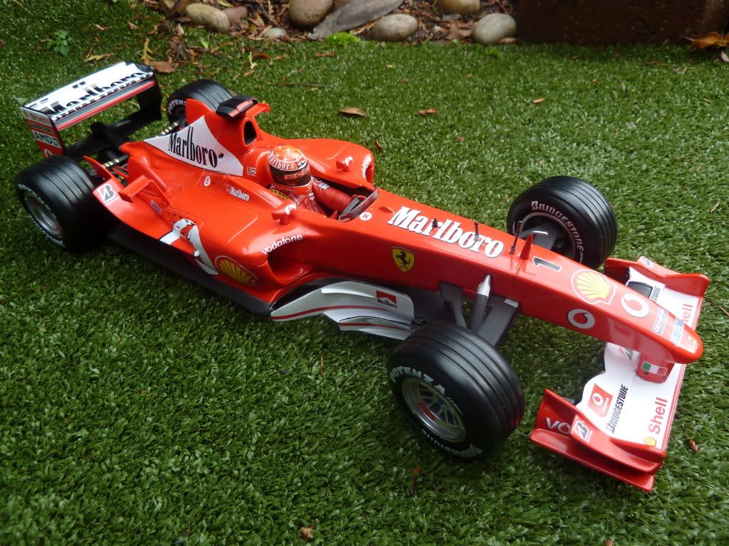 Hot Wheels Ferrari F2003-GA M.Schumacher (Marlboro