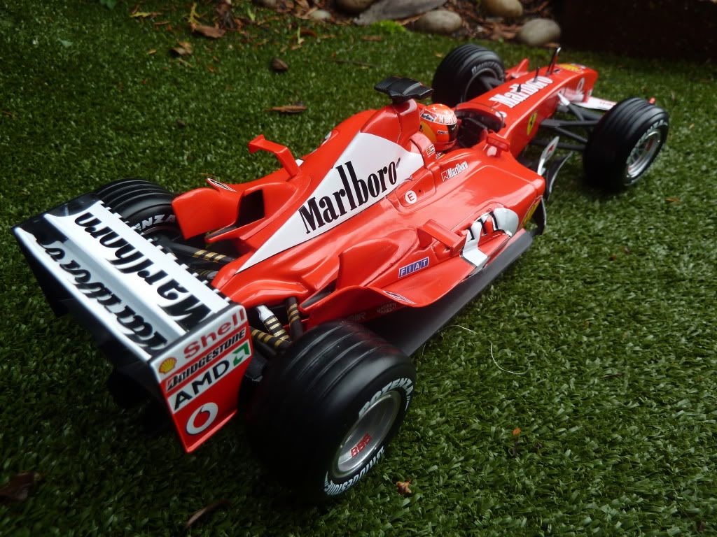 Hot Wheels Ferrari F2003-GA M.Schumacher (Marlboro