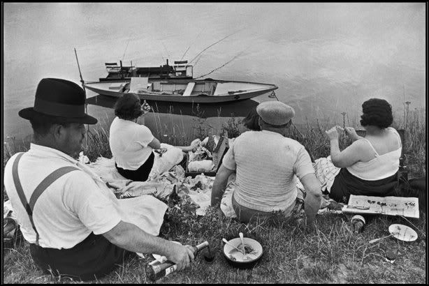 Henri Cartier-Bresson - Sunday on the banks of the river marne, 1938 Henri Cartier-Bresson - Sunday on the banks of the river marne, 1938