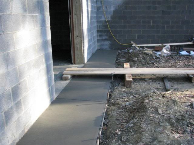GarageDoorSidewalk006.jpg