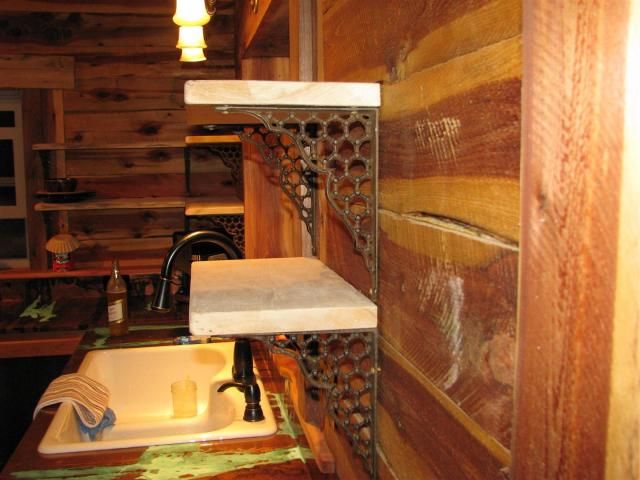 Kitchenshelves012.jpg