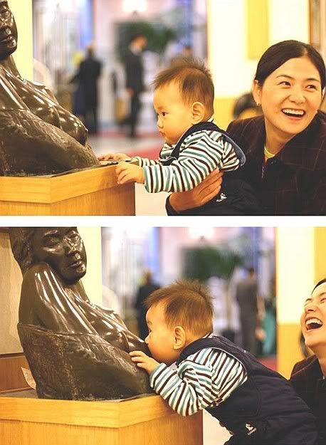 baby in the museum and his artistic tendency