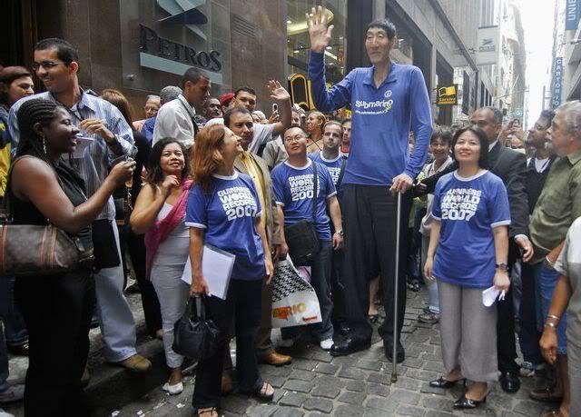 The tallest man in the world is chinese