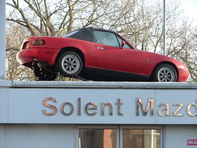 [Image: MX5onroof14Jan2008002.jpg]