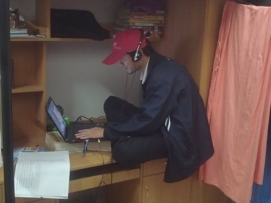 Tuyệt chiêu biến tấu khi không có ghế ngồi lướt web 5giay - 6