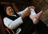 foot binding Pictures, Images and Photos