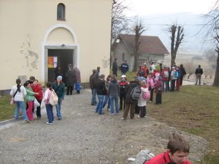 Okupljanje pred kapelom sv. Roka u Kumrovcu