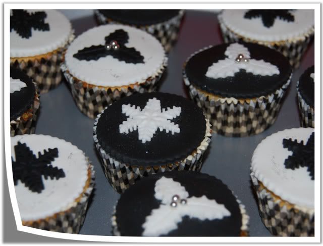 http://i271.photobucket.com/albums/jj154/thomasenjasper/wintercupcakes.jpg