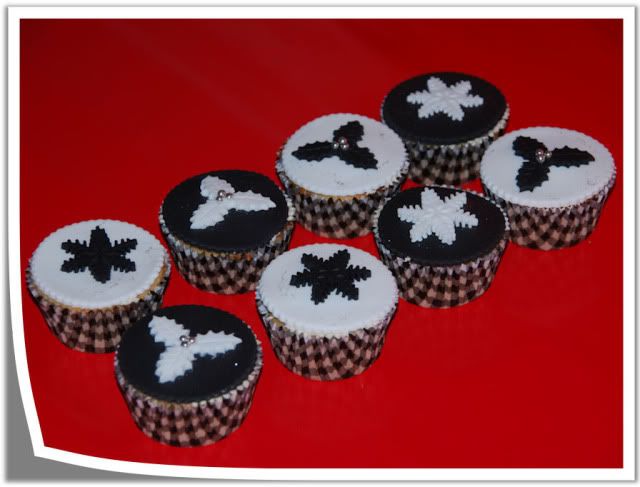 http://i271.photobucket.com/albums/jj154/thomasenjasper/wintercupcakes1.jpg