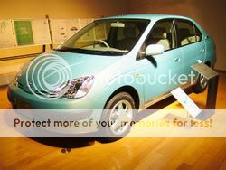 250px-TOYOTA_Prius.jpg