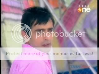 https://i271.photobucket.com/albums/jj134/aliya_khan_03/march%2016th/dillmillgaye10thmarchdesi9024_0002.jpg
