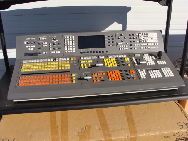   Tektronix 2200 Broadcast Digital SDI Video Production Switcher  